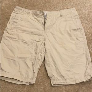 Calvin Klein tan shorts size 32